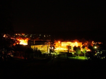 Krāslavas pils parks. Skats uz nakts Krāslavu.